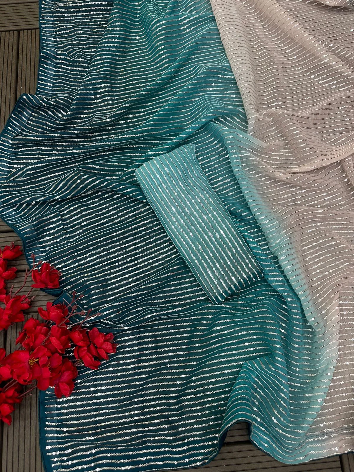 Glamorous Pics Of Mimi Chakraborty in Saree